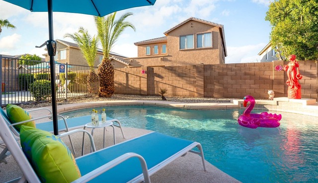 Paradise Resort pool, games, workspace,pooltable spacious house 5bd/3bath.