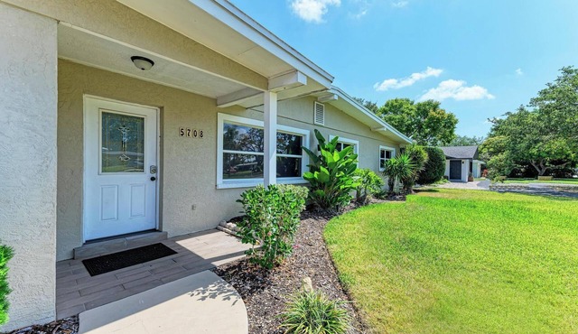PARADISE RETREAT A 3/2 PET FRIENDLY POOL HOUSE