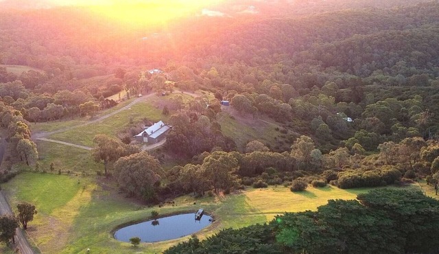 Paradise Retreat at the peak of Panton Hill