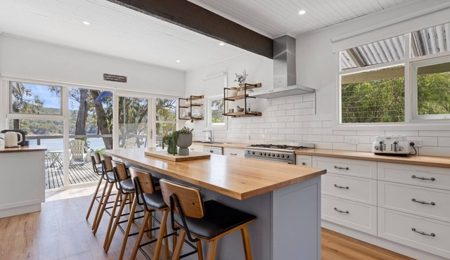 Paradise Retreat Lakehouse - Jamieson - Sleeps 10