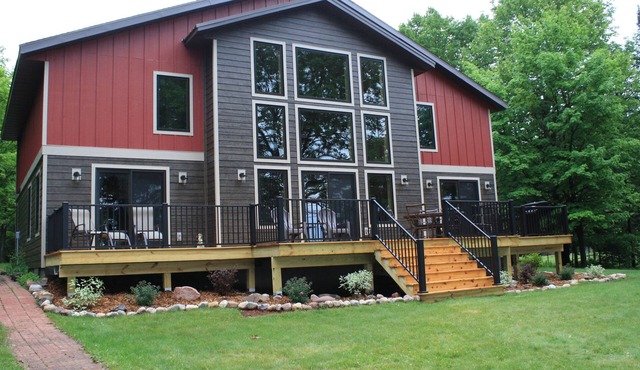 Paradise Shores & Fish Galore ~your own private beach & dock!