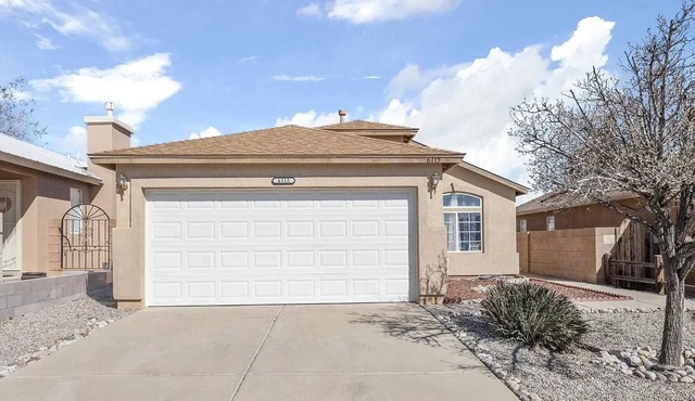 Paradise Skies. Charming 3/2 home in NW Albuquerque