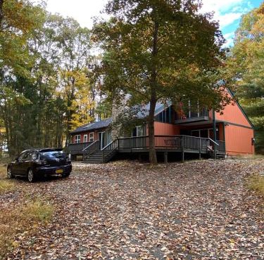 Paradise Uncovered Chalet Near Lake