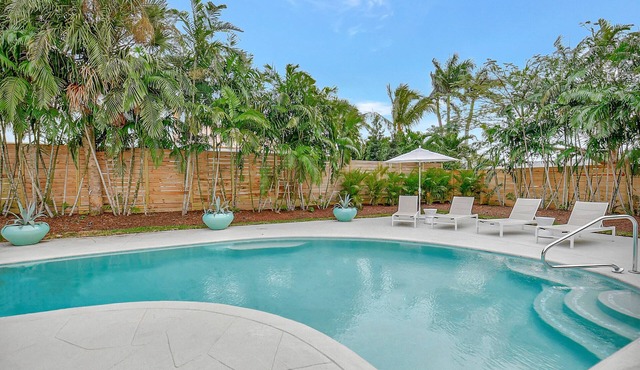 Paradise under the Palms - Newly Updated Private Heated Pool