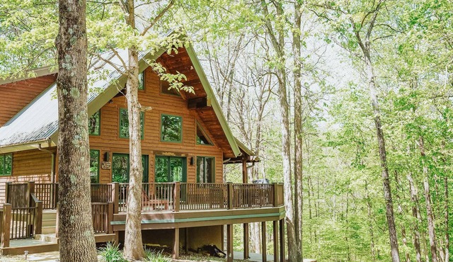 Paradise View Log Cabin near Lake Lemon. Four bedrooms, pet-friendly!