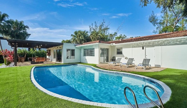 Paradise Villa Beach VB Court & Pool & Terrace & Fire Pit