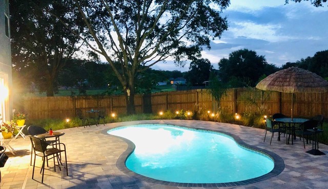 Paradise Villa Heated POOL, Hot Tub, & Fire Pit