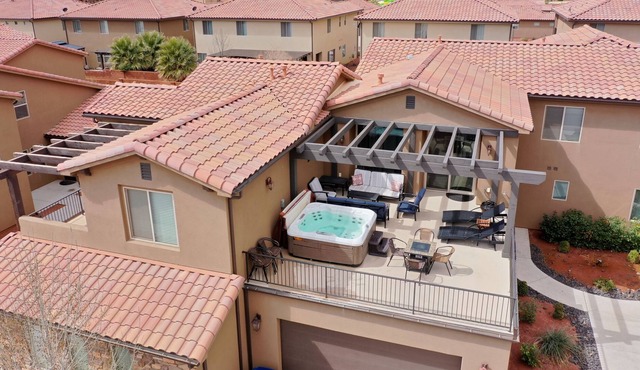 Paradise Village Family Gem ~ HotTub ~ Water Park