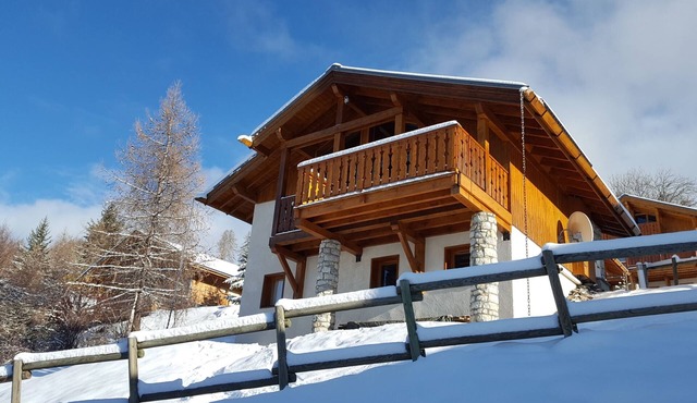 Paradiski - Luxury Chalet, Superb Views, Very Close to Main Ski Lift & Shops