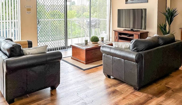 Paradiso, 3,4 Laman Street - Comfortable unit with water views, aircon, solar heated pool and in the heart of town