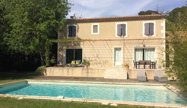 Paradou quiet house with pool and garden near Les Baux de Provence