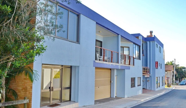 Paragon Apartment 6 - walk to the beach