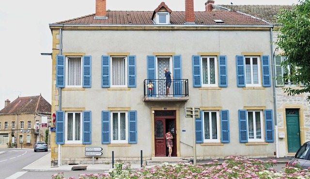 PARAY character house close to shrines and shops 13 people