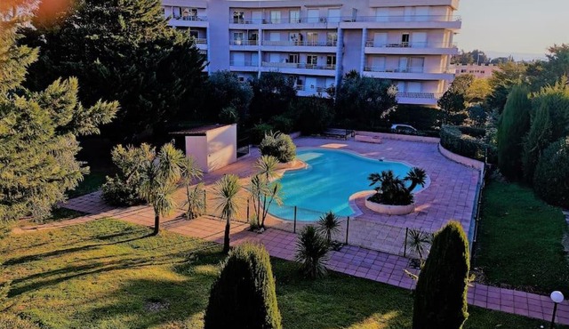 PARC DES ROSES SUPERBE APPARTEMENT AVEC PISCINE