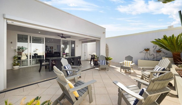 Parea on Cavendish - Beach Views!