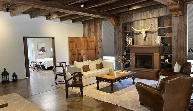 Pared down, sophisticated casita in a country setting on 6 acre compound.