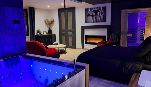 Parenthèse Enchantée pour Deux – Spa privé, sauna & vidéoprojecteur