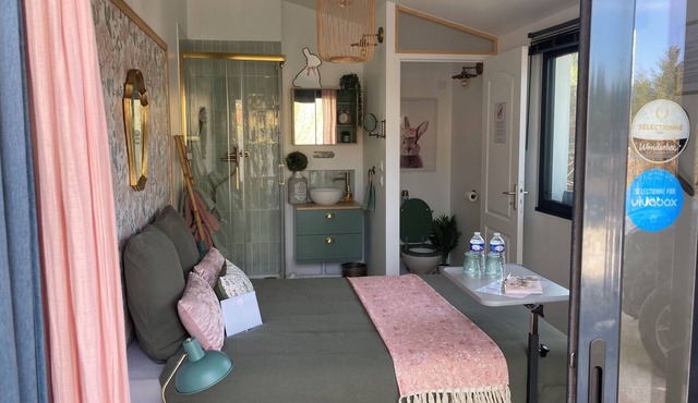 Parenthèse Cosy guest room and private beauty salon