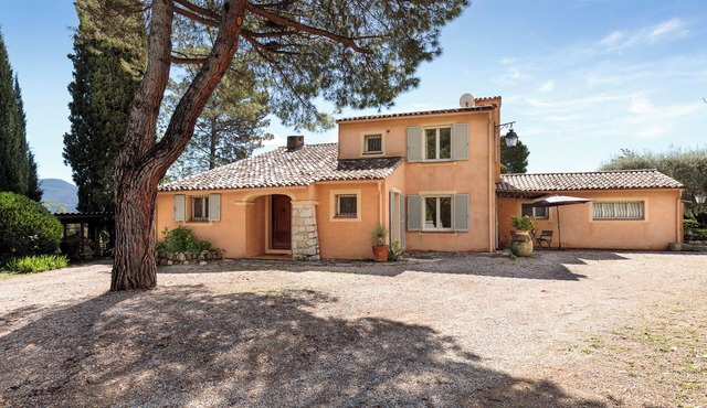Parenthèse provençale: pool, garden, charm