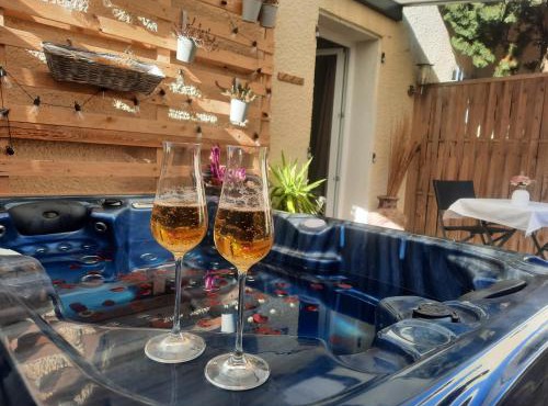 Parenthèse romantique avec jacuzzi privatif près de Carcassonne