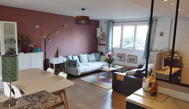 Paris, à 6mn de St Lazare, au Pied de la Gare, F3 Neuf, 7 Couchages max