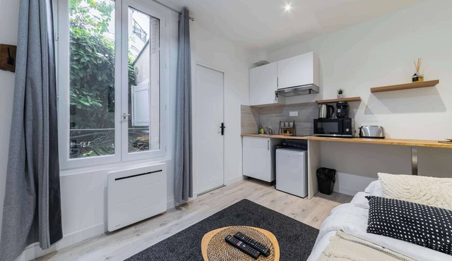 Paris 16 Studio: Modern, Near Metro, High-Speed in Paris