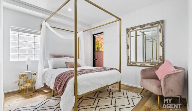 Paris End Chic - 2-bedroom apartment in Melbourne's Theatre District!