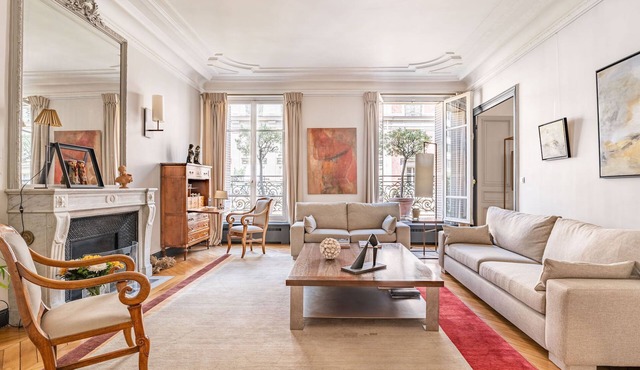 Paris Hoche apartment in the heart of Paris.