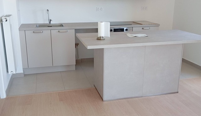 PARIS LA DEFENSE 1 double bed and 2 single beds