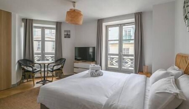 Paris, Opéra 4.So parisian Apartment