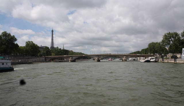 Paris - Unusual boat from the Champs-Élysées/unique experience near Paris