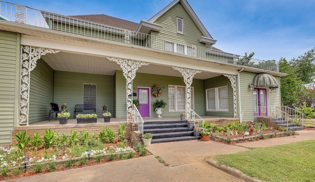 Paris Vacation Rental ~ 15 Mi to Mount Magazine!