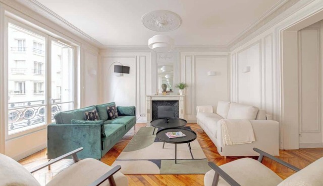 Parisian Elegance 2-Bedroom in the 16th