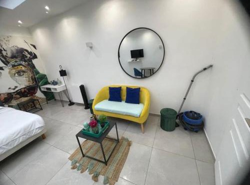 Parisian Studio Retreat in Central Batignolles