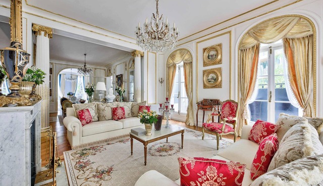 Parisian Villa: City Views, 5 Bedrooms & Family-Friendly