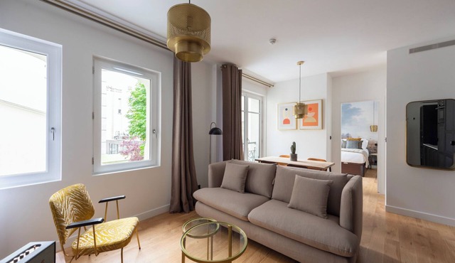 Parisina, 4 stars, Luxury at 1 minute walk from the Champs-Elysées
