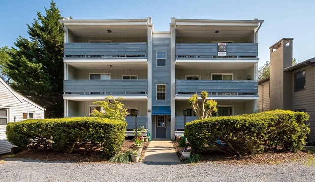 Park and Walk! Downtown Rehoboth Beach Condo