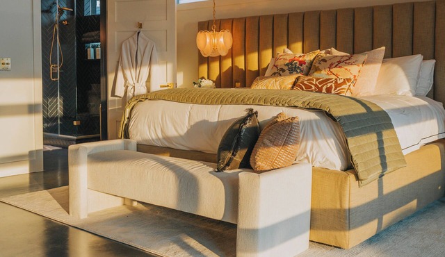 Park Avenue Beach Villa - Modern Lakefront Luxury with Rooftop Hot Tub