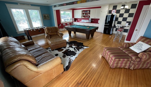 Park Avenue Loft overlooking Parkerson Avenue