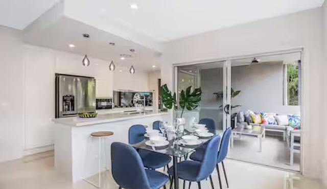 Park Avenue Luxe 1BR - 4km to City, Outdoor BBQ