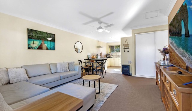 Park Beach Retreat - Newly appointed Apartment, Walk to Beach, Shops and Eateries