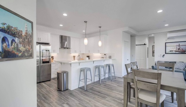 Park Blvd 304 | Contemporary | Brand New | Cozy