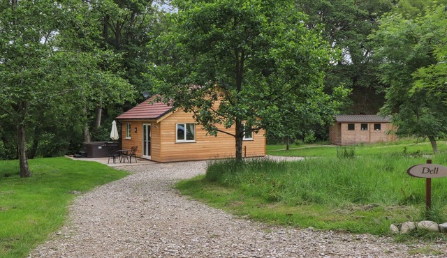 PARK BROOK DELL, romantic, country holiday cottage in Scorton