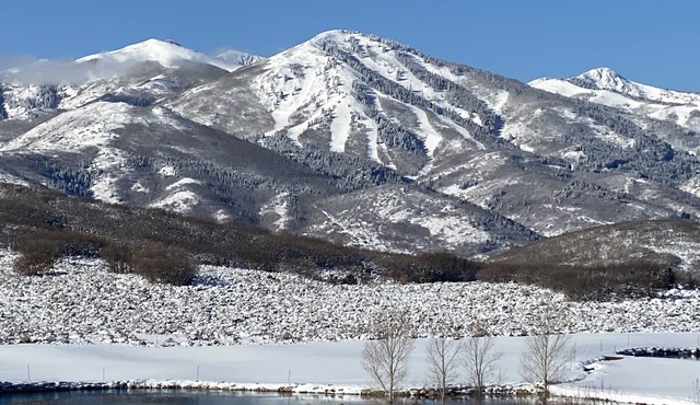 PARK CITY House on 10 acres with four outdoor decks, Close to 2 ski resorts and