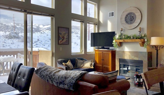 PARK CITY. Sunny 2 BR+loft. Mtn views. Near Canyons, Kimball, Woodward, Outlets