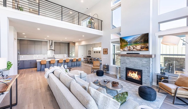 Park City Vacation, Deer Valley East | 10 Minutes to Gondola | Private Hot Tub, Private Garage