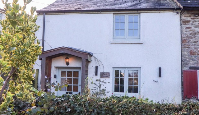 PARK COTTAGE, pet friendly, with open fire in Kingston, Kingsbridge