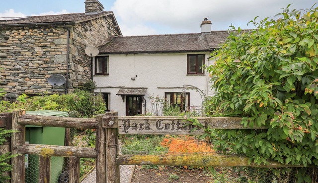 PARK COTTAGE, pet friendly, character holiday cottage in Ambleside