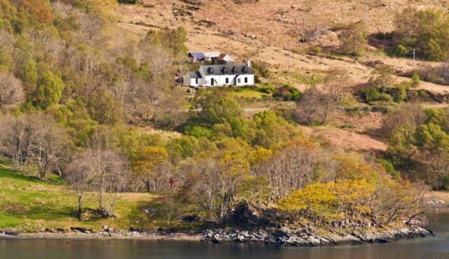 Park Cottage - Traditional Croft Cottage With Beautiful Views Across The Loch
