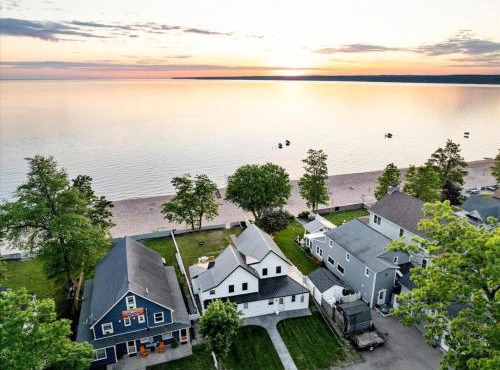 Park- Entire Home Sleeps 21